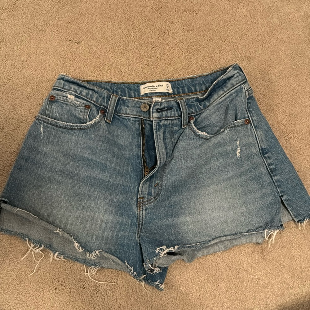 Abercrombie The Mom Short High Rise